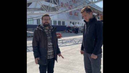 Adem Metan, depremzedeler için İskenderun’a getirilen 1000 yatak kapasiteli gemiyi gezdi