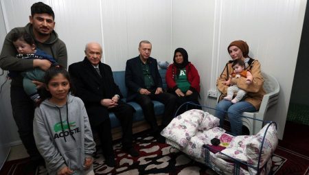 Cumhurbaşkanı Erdoğan’ın ziyaret ettiği depremzede aile: Çocuklarımıza armağanlar takdim etti