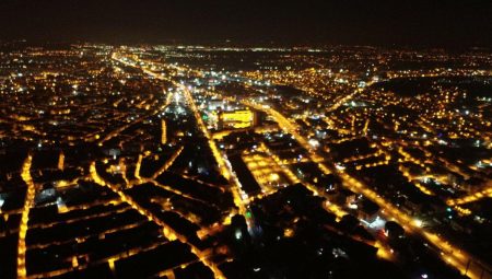 Malatya sarsıntıyla birlikte enkaza döndü! Kenti sokak lambaları aydınlattı